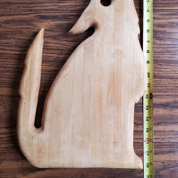 Solid Wood Wolf Shaped Cutting Board - Picture 4 of 8